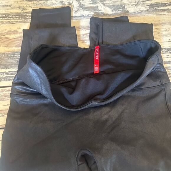 SPANX Faux Leather Leggings - Picture 4 of 5